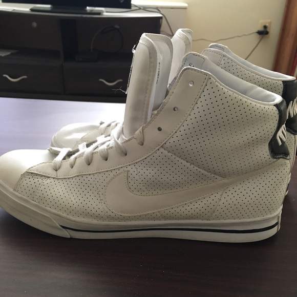 ❌SOLD❌ White and black nike blazers - Picture 4 of 5